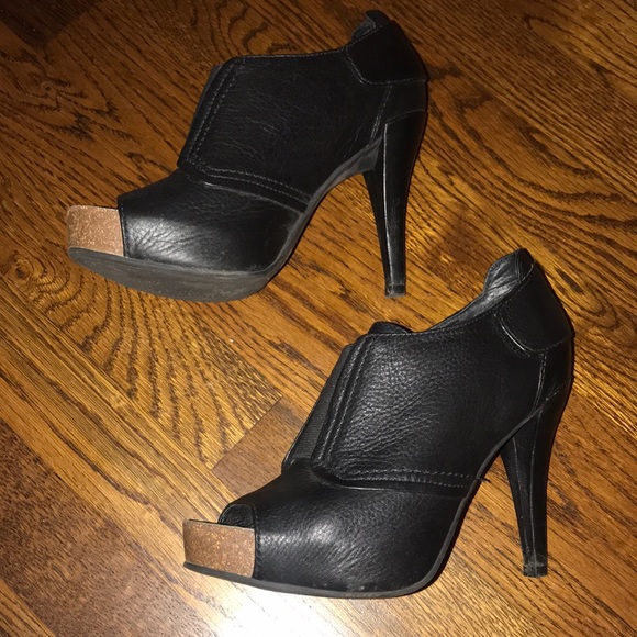 Vince Camuto Pernot leather, slip on, stiletto 4 “ heel (cork front)- size 6.5 - Picture 2 of 6